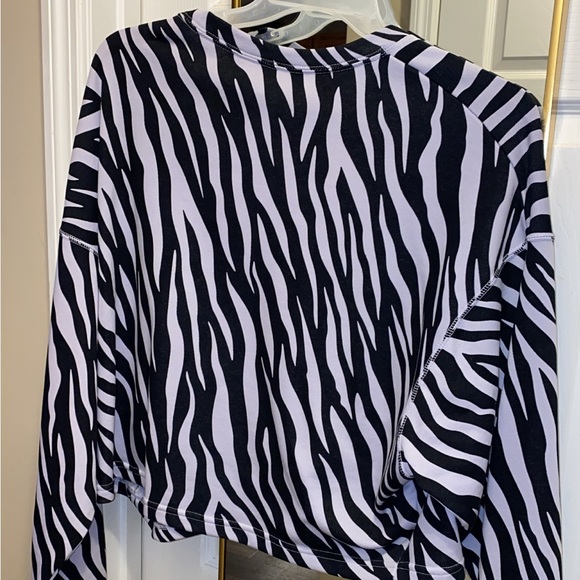 Womens NIKE Sweatshirt - Picture 2 of 5